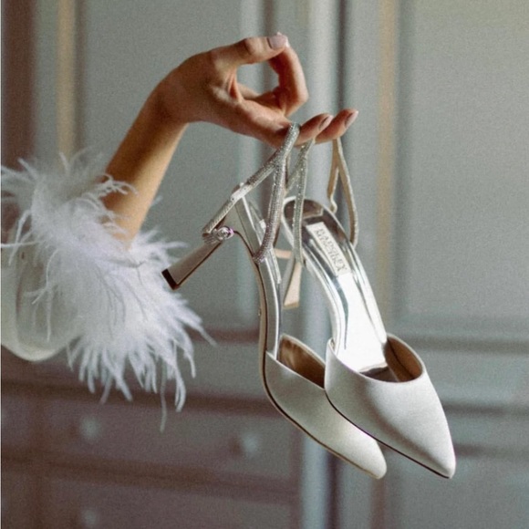 Badgley Mischka Kamilah White Satin - Picture 1 of 14